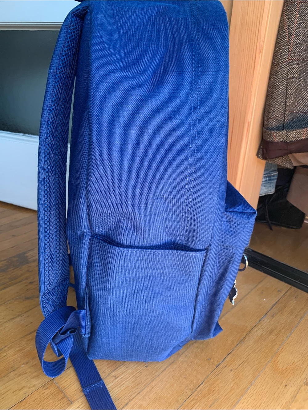 **RARE** herschel x maple leafs
backpack - Picture 4 of 12